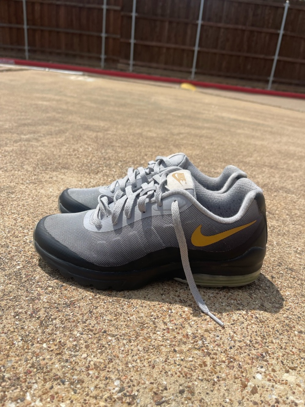 Nike Men’s Air Max Invigor